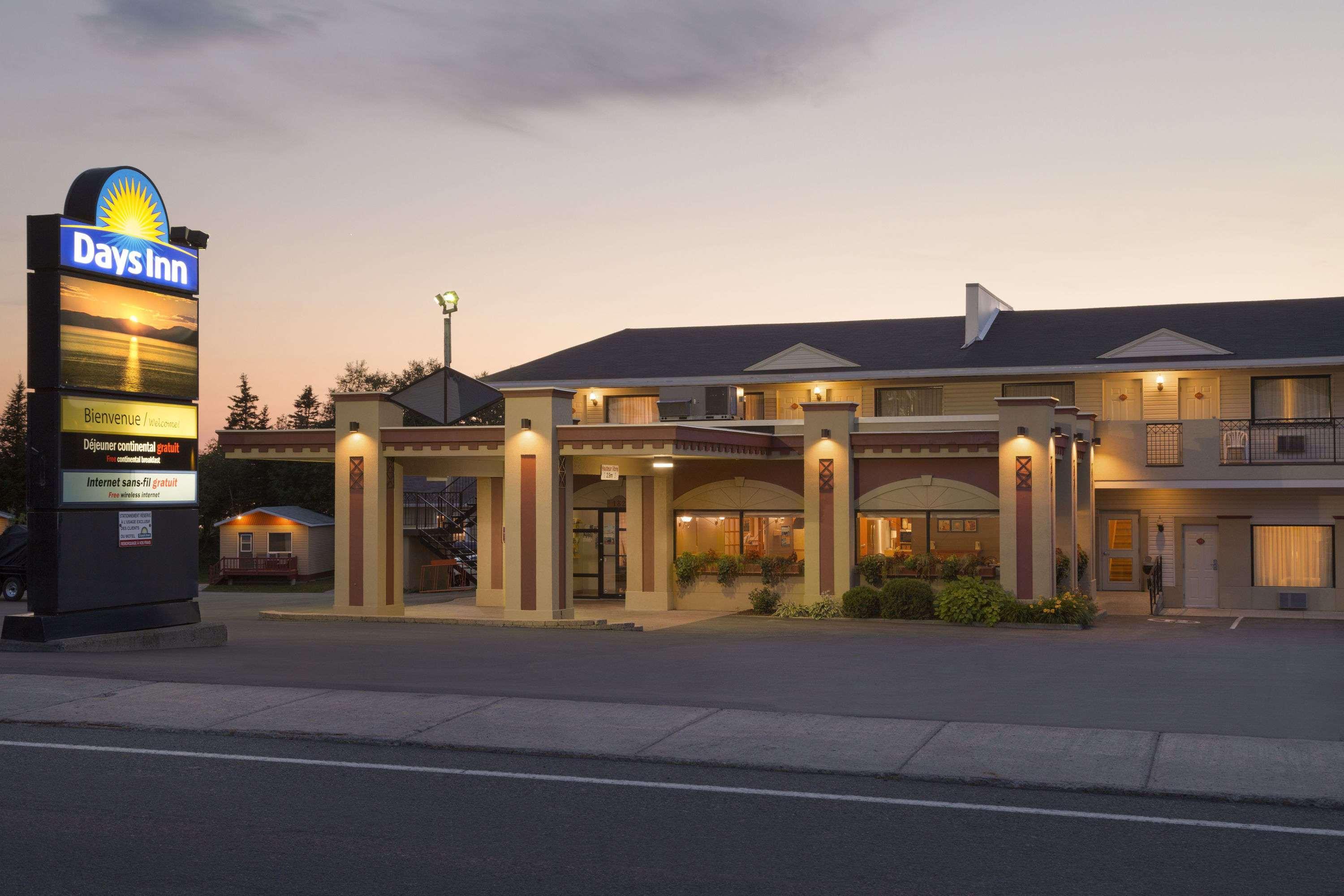 Days Inn By Wyndham Rivière-du-Loup Buitenkant foto