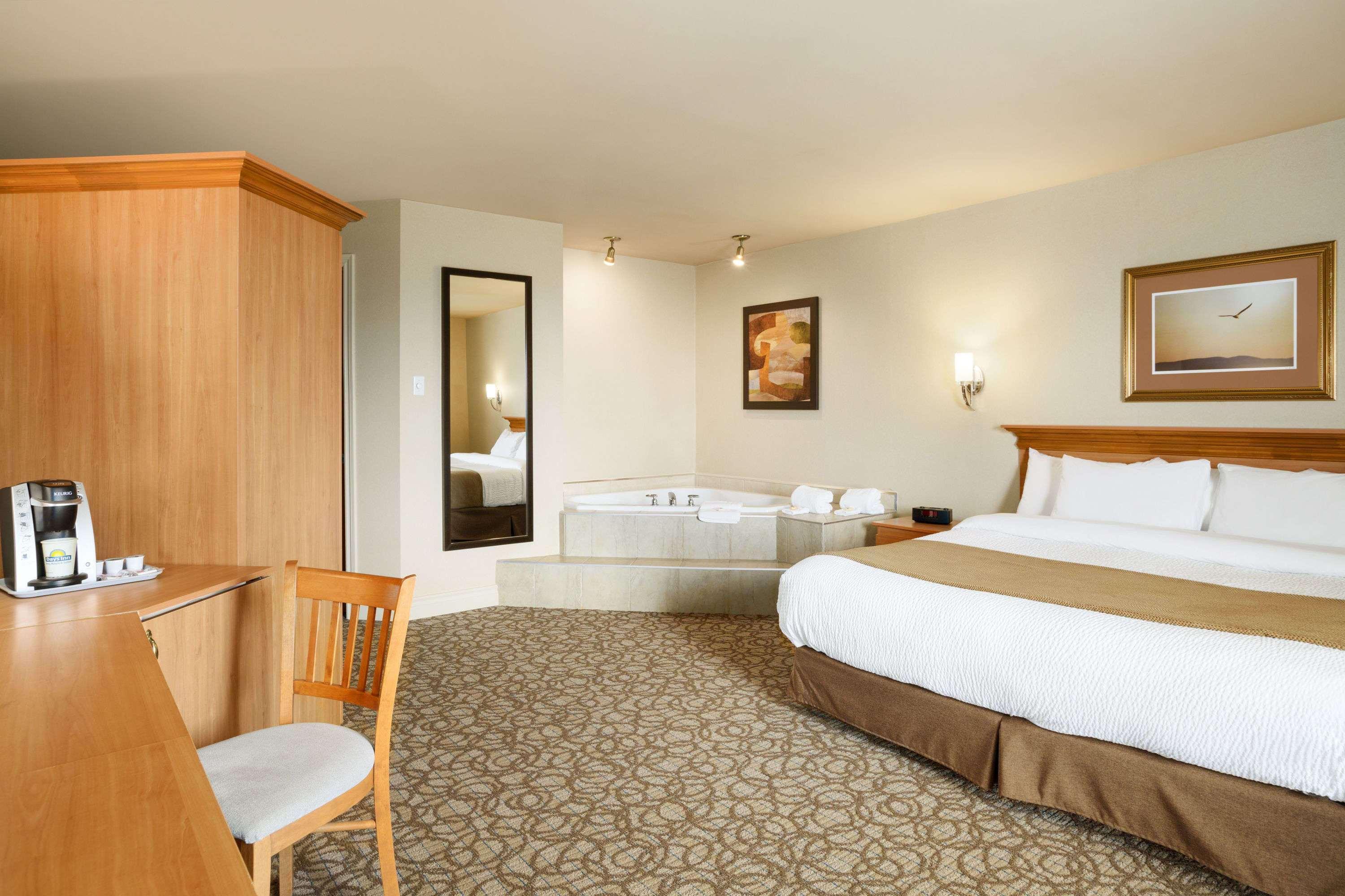Days Inn By Wyndham Rivière-du-Loup Buitenkant foto