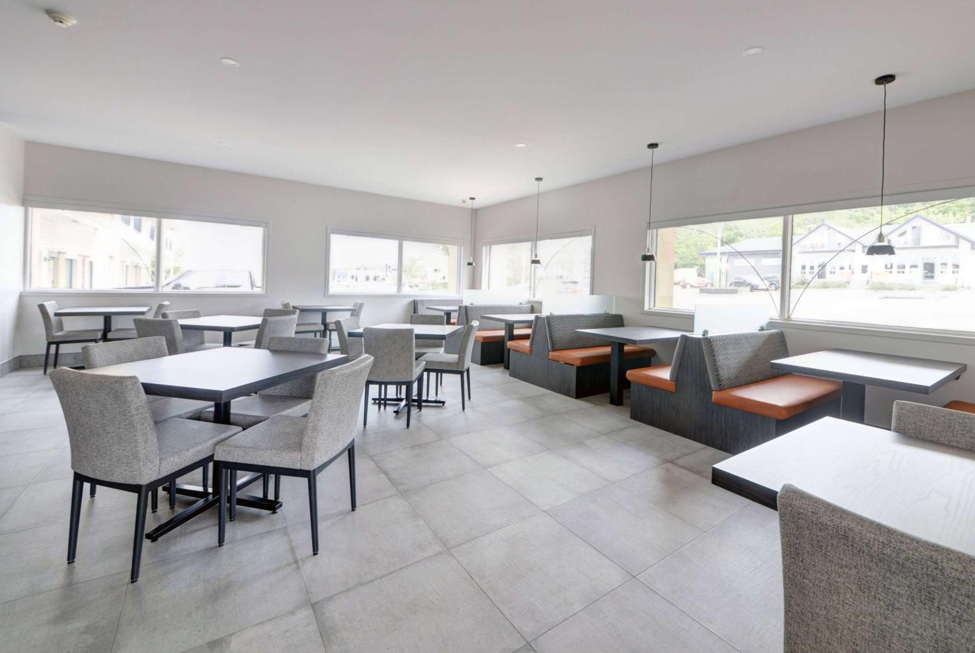 Days Inn By Wyndham Rivière-du-Loup Buitenkant foto