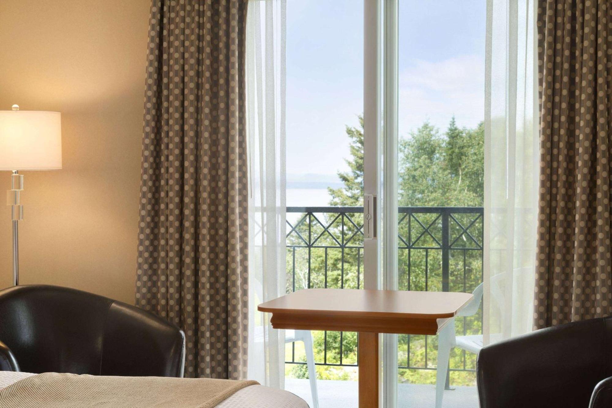 Days Inn By Wyndham Rivière-du-Loup Buitenkant foto